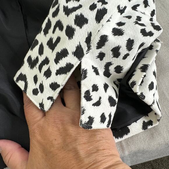 Neiman Marcus white leopard print jacket - Picture 7 of 11